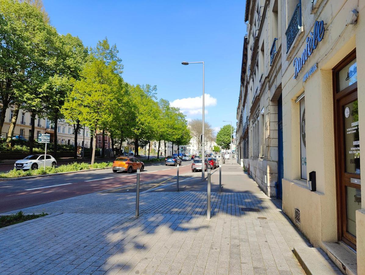 Appart'homecity - Marne 1850 Apartment